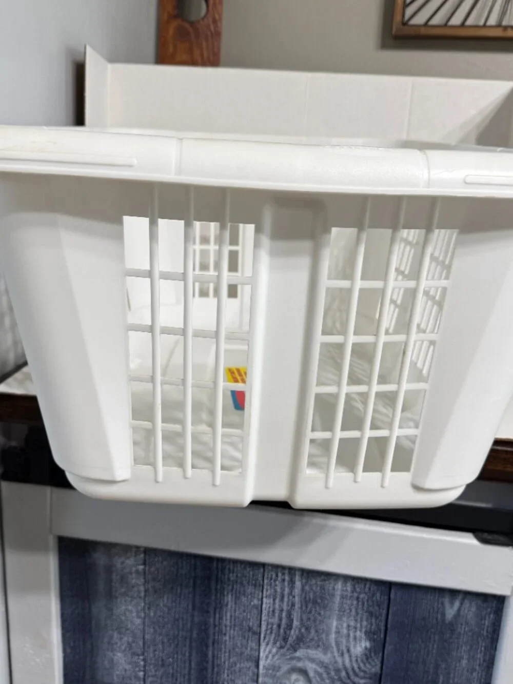 Vtg 1996 Rubbermaid White Rugged Heavy-Duty Retro Laundry Basket 2854 Retro Y2K
